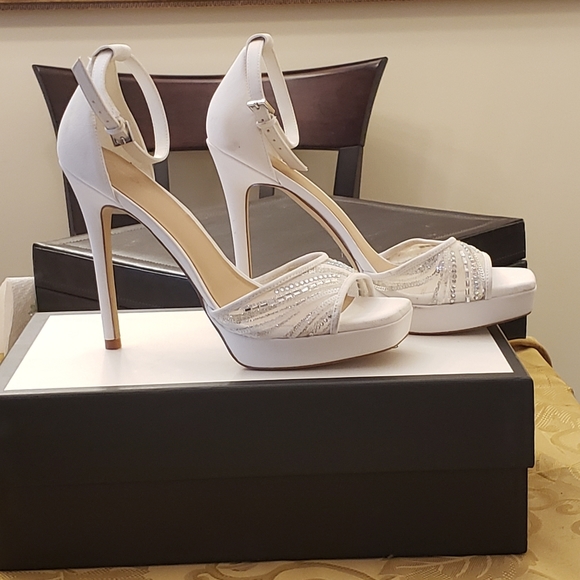 ALDO white bling stiletto heels, size 8, heels approx 4 inches vg pre-owned cond - Picture 6 of 6